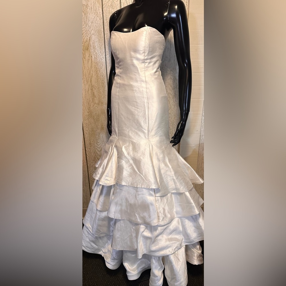 Kleinfeld Manhattan Couture Ivory Strapless Wedding Gown Designed by Jim Hjelm